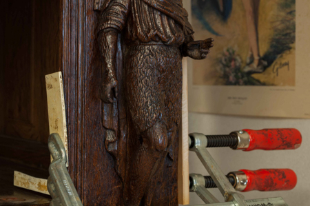 eikehouten beeldenkast